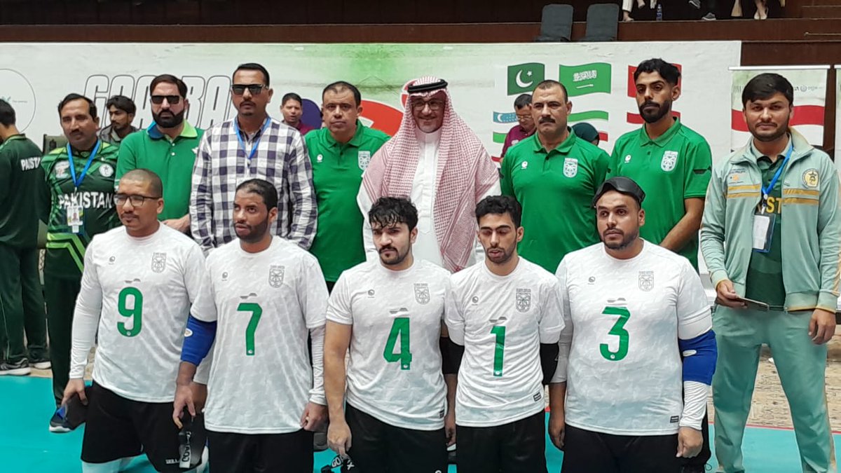 حضر سعادة الأستاذ منصور العبدان مدير المراسم بسفارة المملكة العربية السعودية في جمهورية باكستان الإسلامية، مباراة منتخبنا السعودي لكرة الهدف اليوم أمام منتخب أستراليا، والتقط الصور التذكارية مع أعضاء البعثة، متمنيًا لـ الأخضر السعودي التوفيق في مشواره بالبطولة. 🇸🇦💚