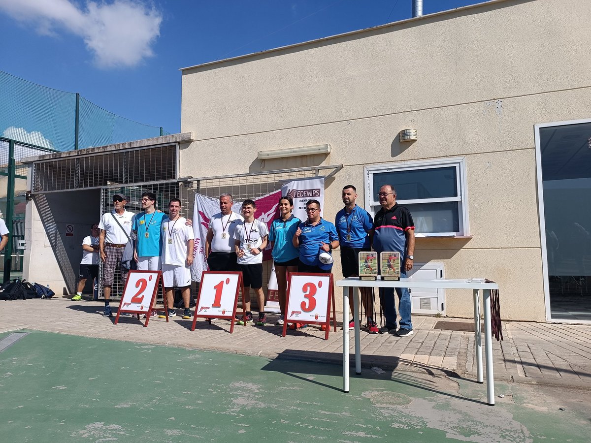 Nos desplazamos al Regional de pádel , nuestros chicos consiguieron hacer podium en las tres primeras categorías de Fedemips , un éxito para un grupo de amigos en progresión constante ..