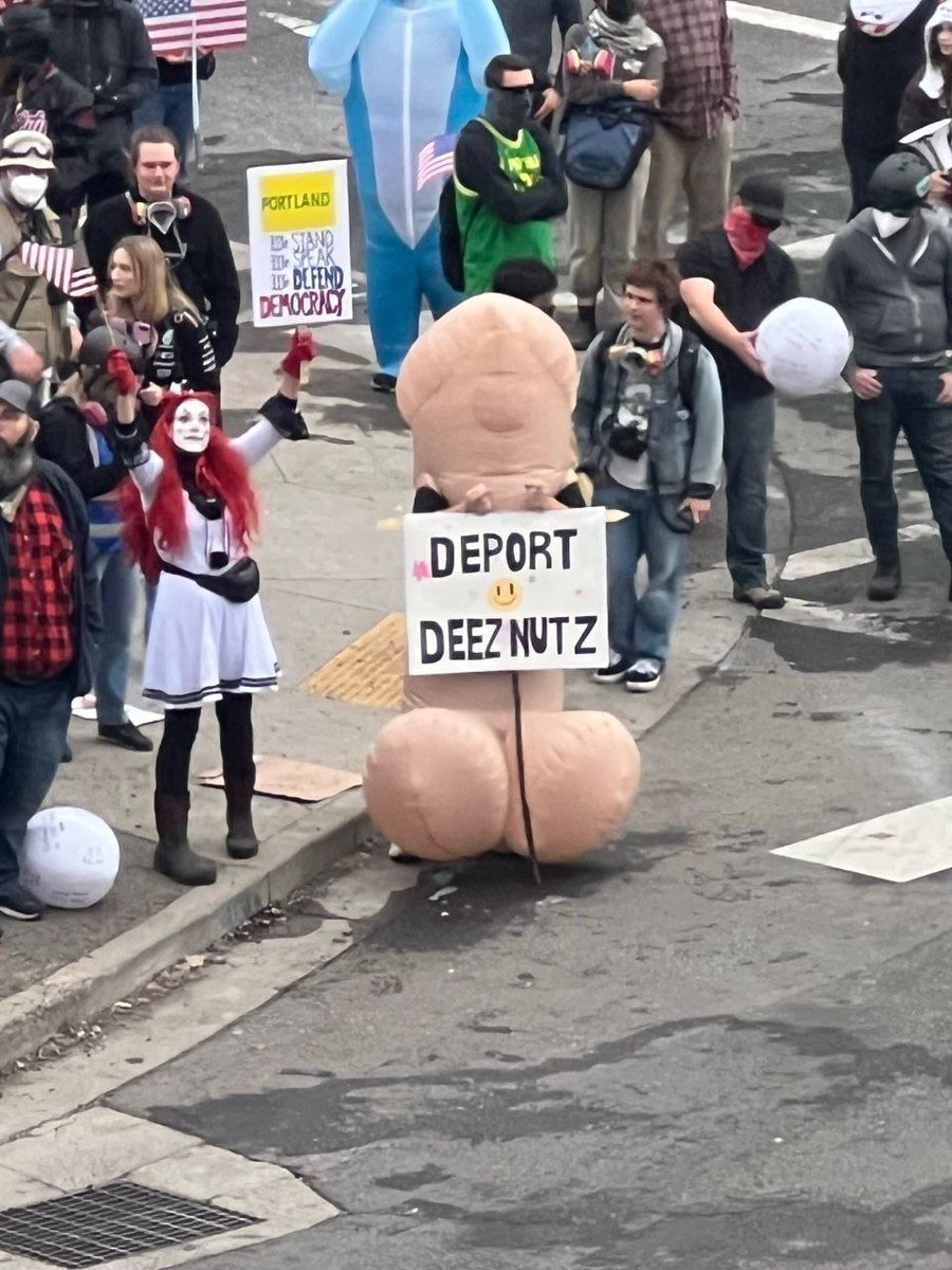 BREAKING: Gavin Newsom has showed up to the riot.

Homeland Security (x.com/i/status/19797…)