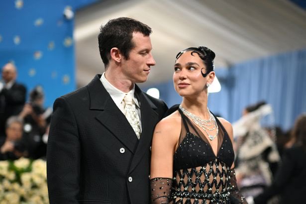 Dua Lipa Hungary (@dlipahungary) on Twitter photo 💬 | <a href="/DUALIPA/">DUA LIPA</a> and Callum Turner were nervous to meet each others parents (Via <a href="/thetimes/">The Times and The Sunday Times</a>)
“She wanted my mum to like her. I was nervous meeting her parents too — I wanted her parents to like me. It’s very exciting … This decision to grow old together, to see a life and just, I 💬 | <a href="/DUALIPA/">DUA LIPA</a> and Callum Turner were nervous to meet each others parents (Via <a href="/thetimes/">The Times and The Sunday Times</a>)
“She wanted my mum to like her. I was nervous meeting her parents too — I wanted her parents to like me. It’s very exciting … This decision to grow old together, to see a life and just, I