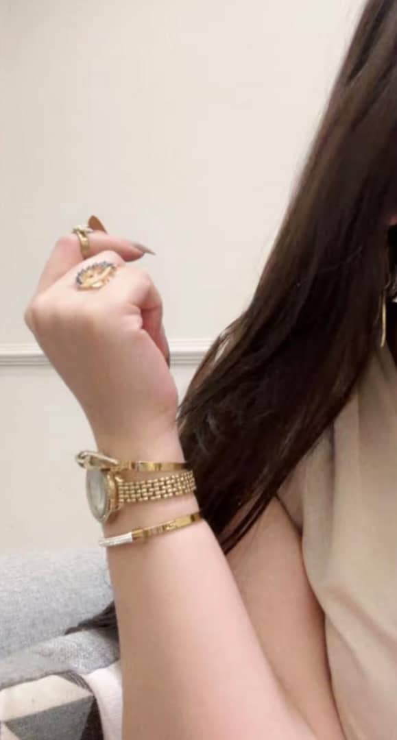 مساكم بكل خير 
سؤال 
شي من ثلاث حروف يعدل المزاج😂💕🌹