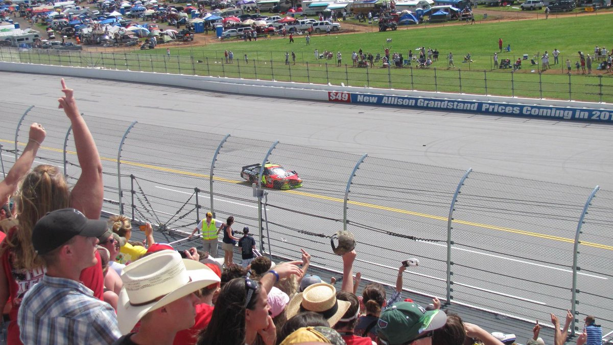 RavensBrent's tweet photo. Jeff Gordon and Jimmie Johnson were teammates for their entire careers, but things became heated on April 25, 2010, in the #Aaron’s499 at Talladega Superspeedway when Gordon had a boost of momentum and was flying up toward the front.

#Team24 #24Ever #NASCAR https://t.co/8Em8KzzuyV