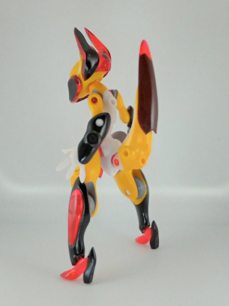 momo100_wiz's tweet photo. Fox Void ｰ幻狐ｰ

「バトルホビー漫画に出てきそうな感じ」シリーズ

ノーマルモードからブースターモード、フルアーマーモードへと換装
クローと盾を駆使した攻守一体のトリッキーな戦い方をしそう

正統派“狐カラー”をベースに化け狐的な“怪しさ”もイメージ

 #ワタシヴォイド3 
 #ワタシヴォイド https://t.co/qMdBQAZkip
