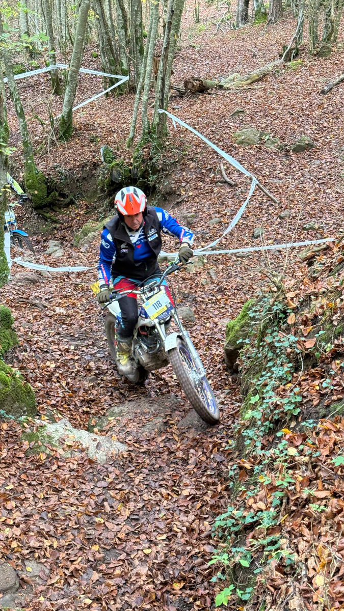 MC_Abadesses's tweet image. 👏🏽🔚Posem punt final a la 15a edició dels #2dtsc 

🤩Moltes gràcies a tots els pilots que hi han participat, així com als voluntaris i espònsors que ens ajuden

#2dtsc2025 #clàssiques #motor #trial #stjoanab #somtrial #santigosa