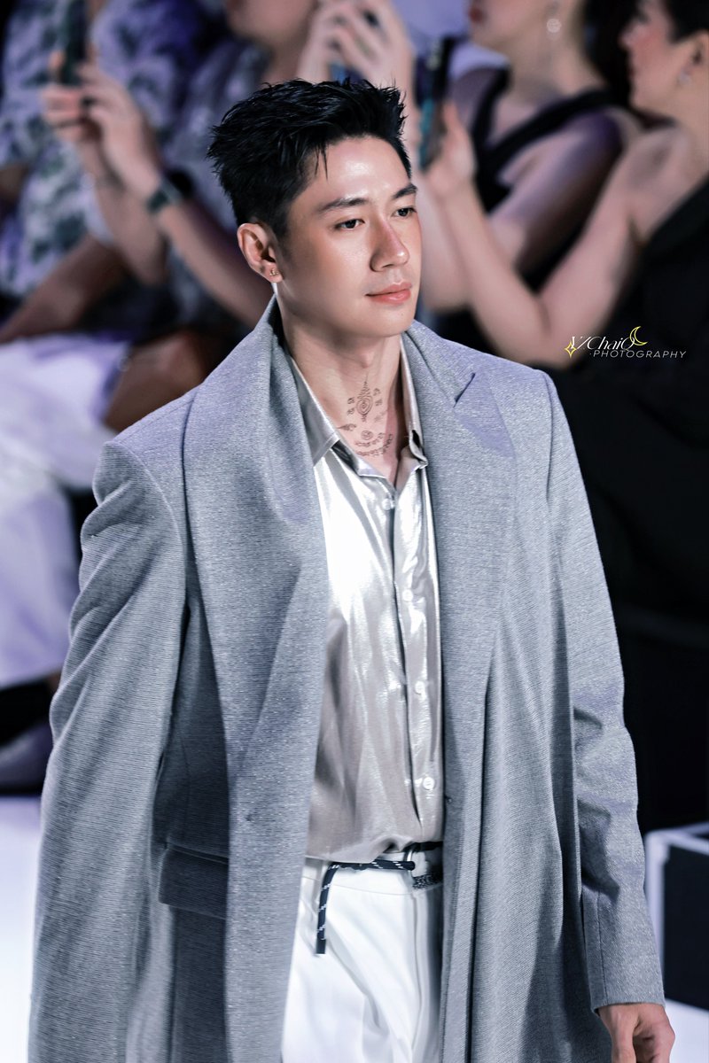 YZChaiQ's tweet image. 🧊🧊🧊

@RachataJam 

JAM AT SIAM PARAGON
#๒๗FRIDAYxJAM
#SiamParagonBIFW2025xJam 
#JamRachata #แจมรชตะ