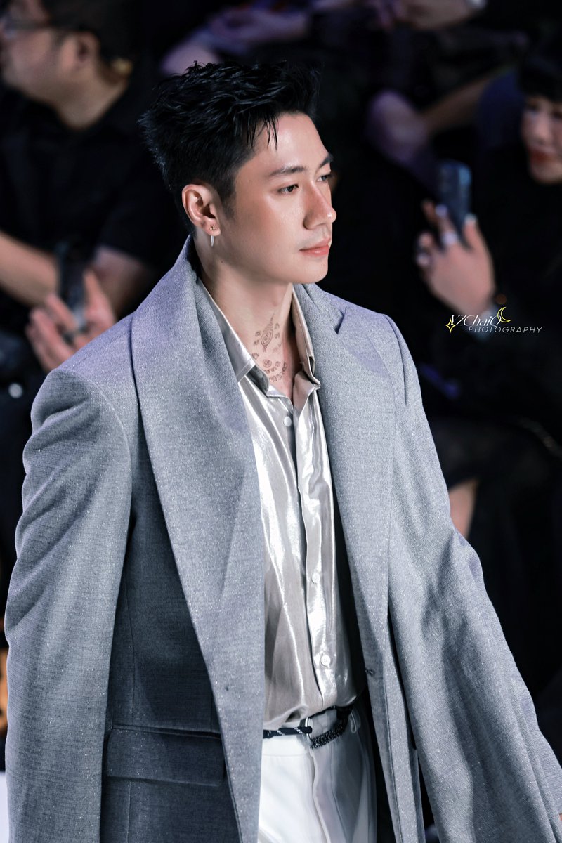 YZChaiQ's tweet image. 🧊🧊🧊

@RachataJam 

JAM AT SIAM PARAGON
#๒๗FRIDAYxJAM
#SiamParagonBIFW2025xJam 
#JamRachata #แจมรชตะ