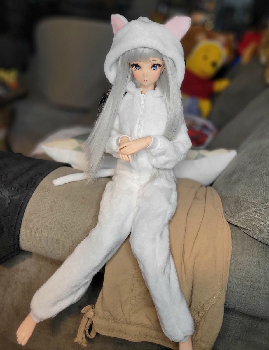 "I'm... cute...?" Elaina shyly mutters.