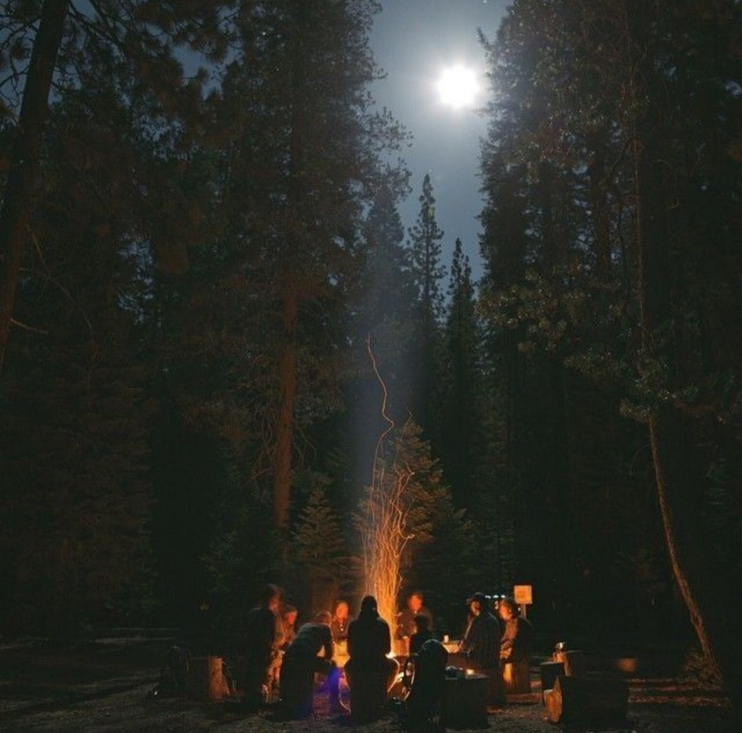 المرءُ كثيرٌ بأحبته.. 
نحن مدينون للذين شعرنا معهم بأننا لانهون،  وأن وجودنا على صدر الأيام عزيز.