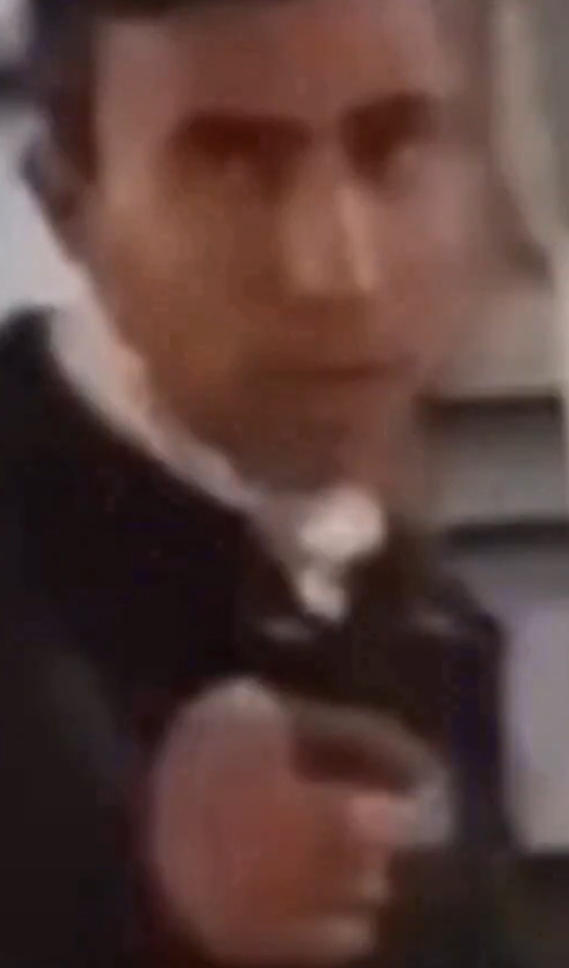 SirenesFR's tweet photo. 🔴 Voici le visage de l'homme qui a tenté de violer une femme dans le RER C. Il a pris la fuite.

Trouvons-le. https://t.co/364XFjfVlB