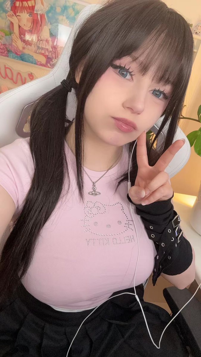 12 hour charity stream on twitch started now for stand up to cancer!
💗 twitch.tv/upminaa
Let’s raise some money for charity!!! 🫶🏻