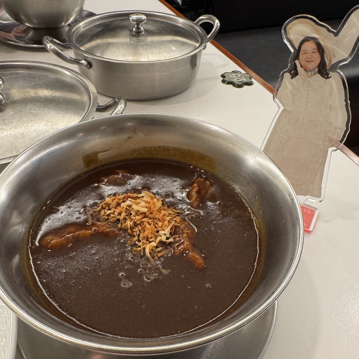 お茶会の合間にTopsに行きました✨今まであんまり紅茶を飲んでこなかったけど、今日田辺とお茶を。で、紅茶のおいしさを知り、早速Topsでも紅茶を選び、紅茶ケーキをいただきました！（いつもなら絶対にコーヒー&amp;チョコケーキ）
田辺さんが紅茶の世界を教えてくれたので、これから楽しみたいです！