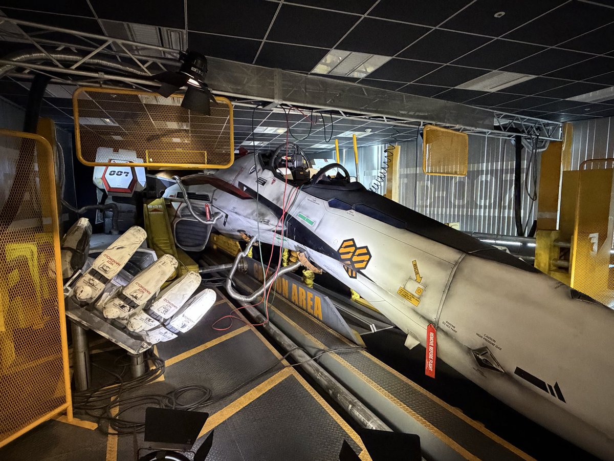 ningyot_t's tweet photo. 実物大マクロスF 『バルキリー VF-25F』
千葉工業大学東京スカイツリータウン®キャンパス

#東京スカイツリータウンキャンパス
#バルキリー 
#マクロスf 

#きな娘
#ドルフィードリーム 
#ミニドルフィードリーム
#ドルフィー 
#ボークスドール https://t.co/yxdmWj0Y16