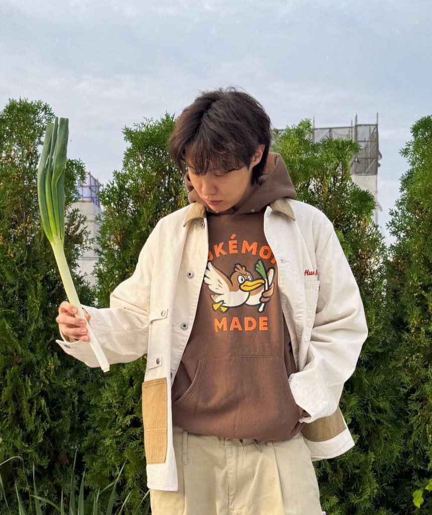 LMAO THE SPOILER IN FRONT OF OUR EYES BUT WE DIDNT SEE IT 😭😂

J-HOPE IS COMING 
SPAGHETTI FEAT J-HOPE 
SPAGHETTI FEAT J-HOPE IS COMING 
#EAT_IT_UP_SPAGHETTI