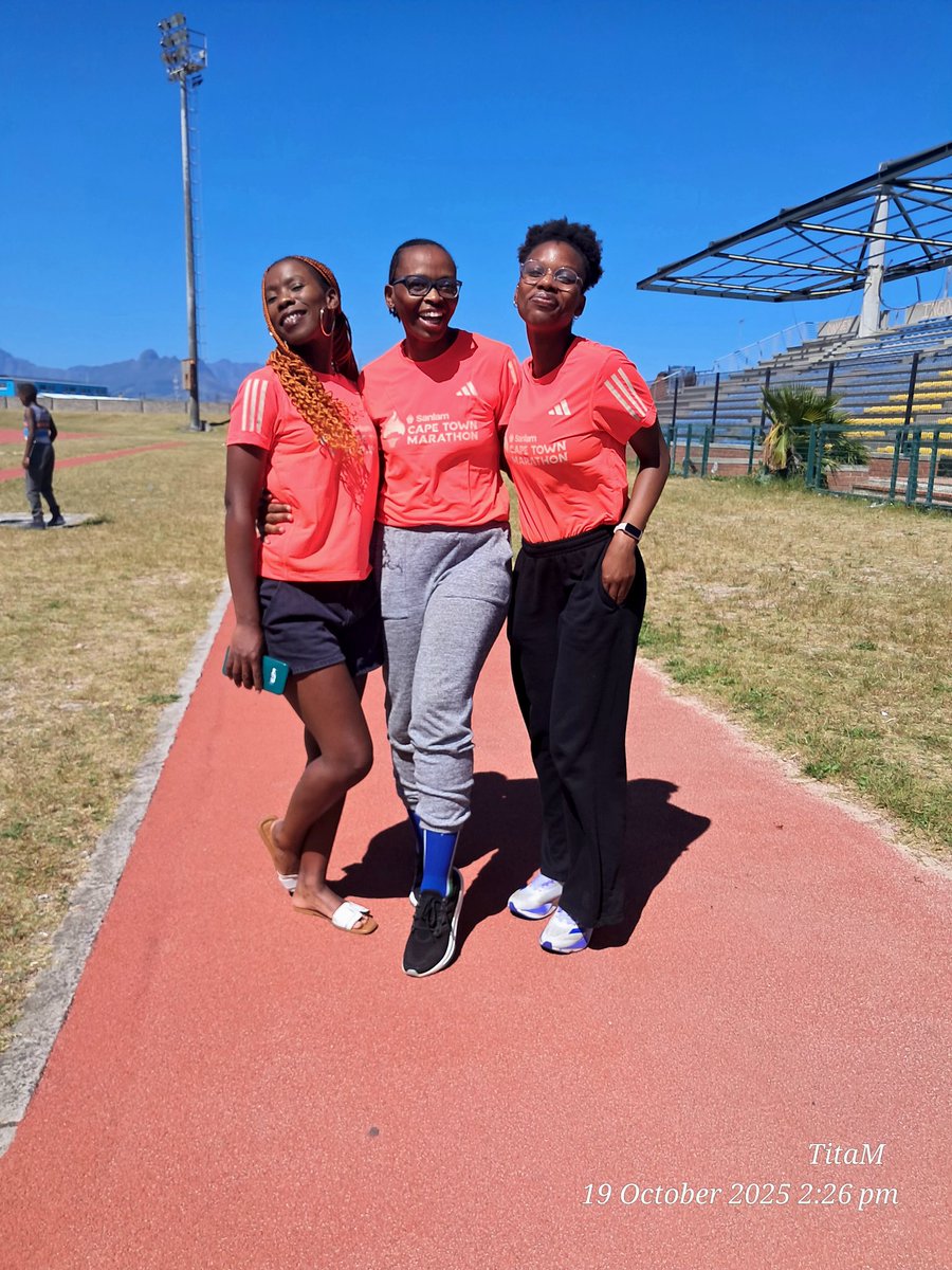 TitaMcunukelwa's tweet photo. I had a great pleasure of being part of their training for their first @CTMarathon
I know they were going to show it flames 🔥
hade ladies ❤️
#CapeTownMarathon https://t.co/kkR8GBn99q