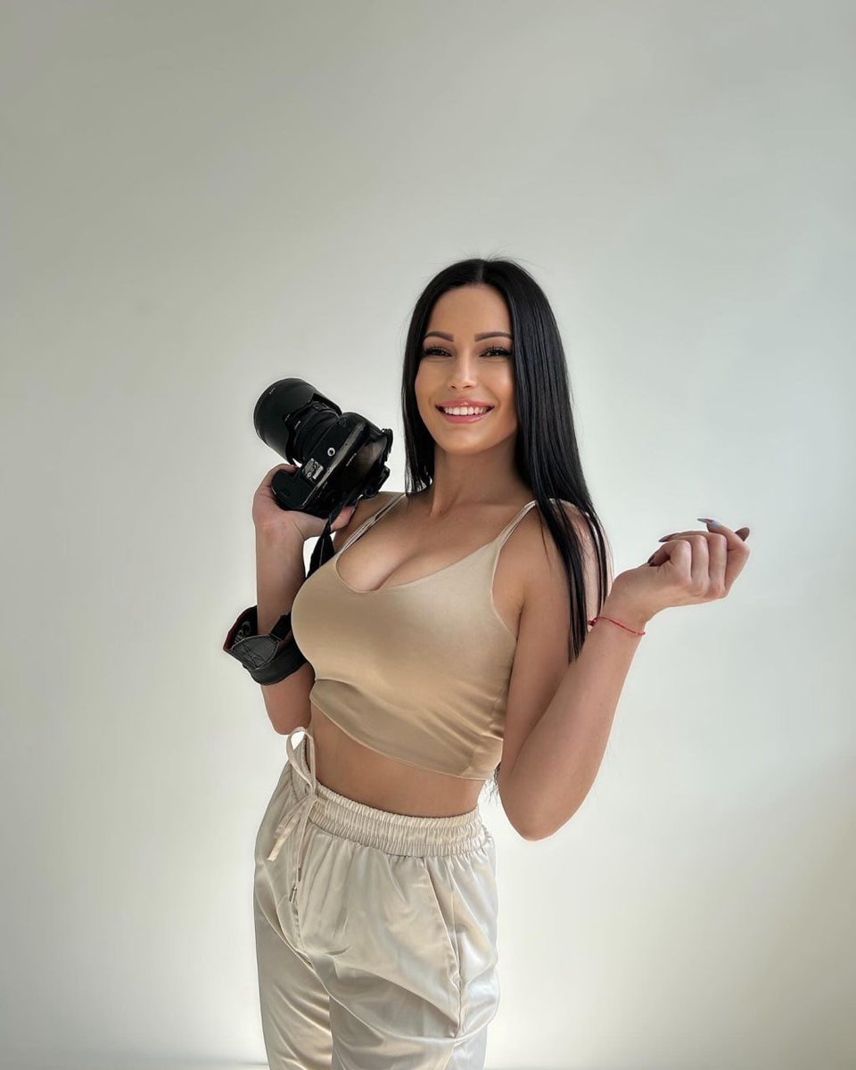 cosmina_78's tweet image. A naked girl can get 1,000 likes in 5 minutes.  
Let's see how many likes, retweets, and follows a well-dressed MAGA girl can get.🇺🇸👇