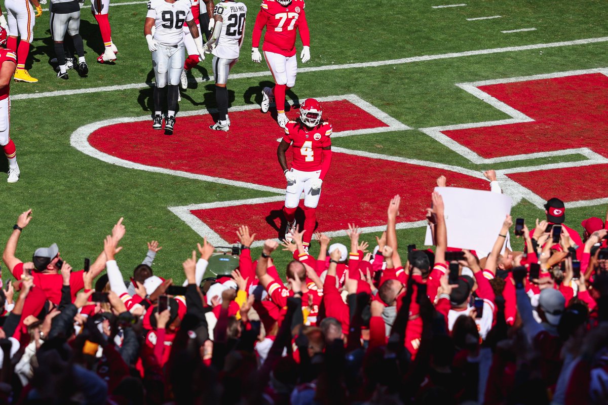 Chiefs's tweet image. HOW WE FEELIN&apos;, CHIEFS KINGDOM?!?