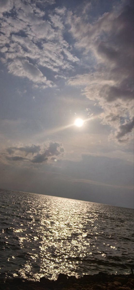 L'Unité du Fleuve : Le Manifeste de l'Alliance Fleuve Congo pour la Refondation Nationale
​Citoyens Congolais, Peuple de l'Est et de l'Ouest,
​Notre géographie n'est pas un accident, elle est notre destin. L'eau ne ment pas. Elle révèle la vérité profonde de notre Nation.
​On