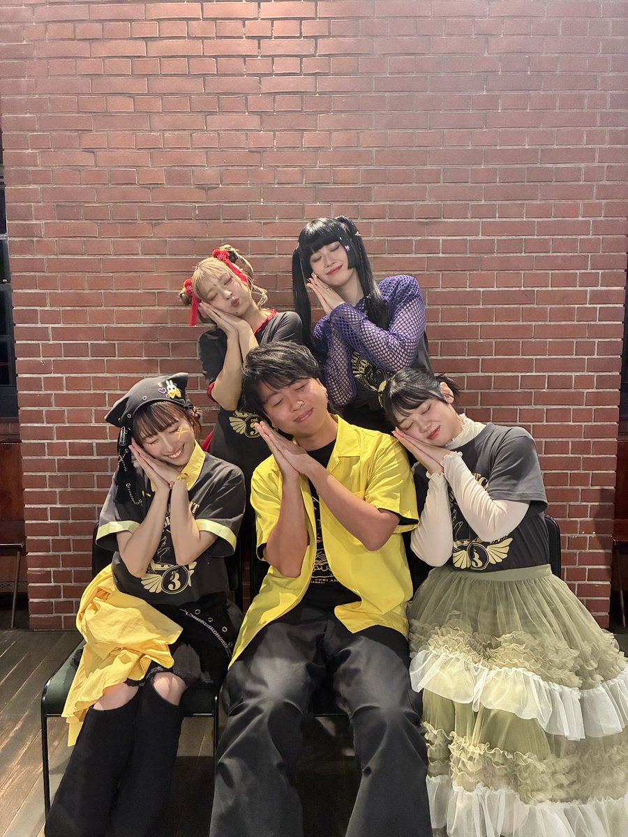 おやすみポーズです( ˘ω˘ )
GOOD MORNINGは朝の通学ソングにしてた頃があったなぁ
いつかご本人verも聴いてみたい
 #ルミナスリクアワ