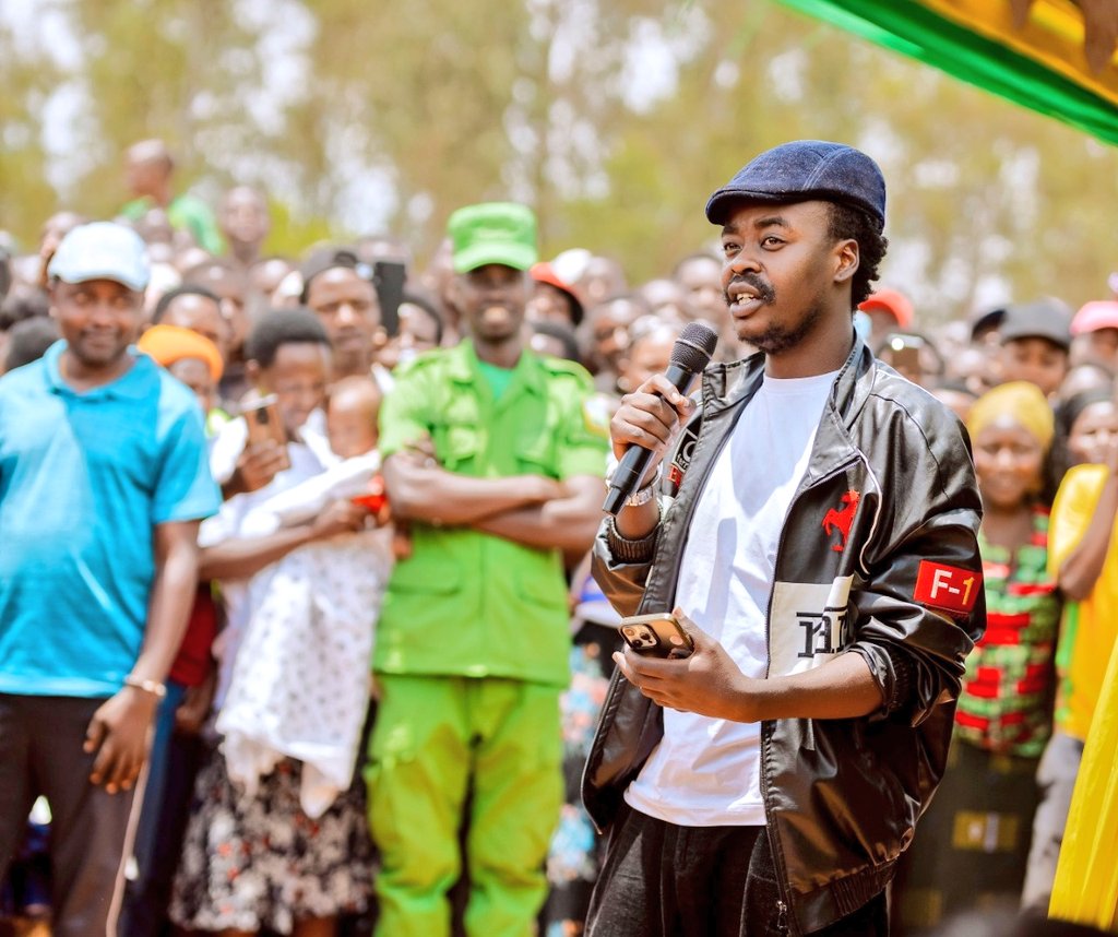 bugeserayouth's tweet photo. #UmugandaUdasanzwe: Abasitari batandukanye bakina filimi mu Rwanda bari mu ihuriro rya @MasharikiFest bifatanyije n'Urubyiruko rwa Bugesera mu muganda Udasanzwe wo gutegura ahazaterwa ibiti mu murenge wa Rilima. Basusurukije Urubyiruko n'abaturage ba Bugesera nyuma y'uyu muganda. https://t.co/sxYNX7X3YD