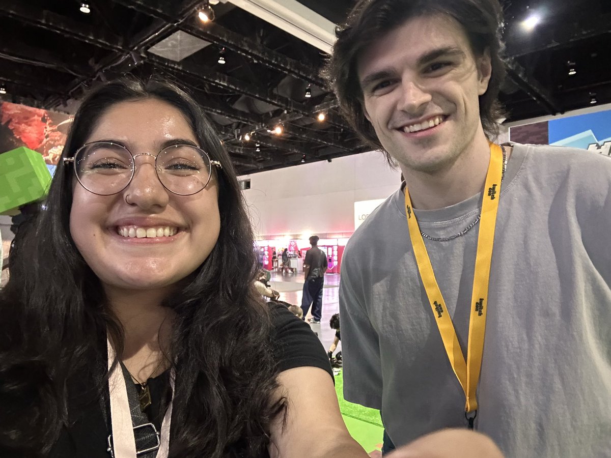 yossizavxla's tweet photo. twitchcon day 2 

meeting quackity was definitely a highlight of the weekend ☘️ https://t.co/IyLxFYLcs1