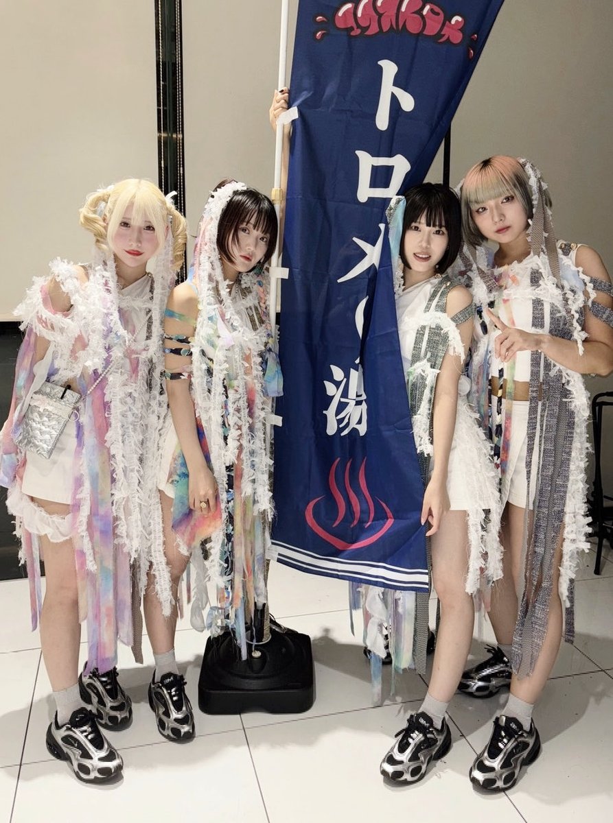 校庭カメラガールフィーア / V VERSIONS EP1