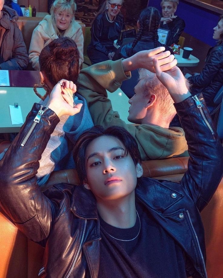 V Charts⚡️ tweet media