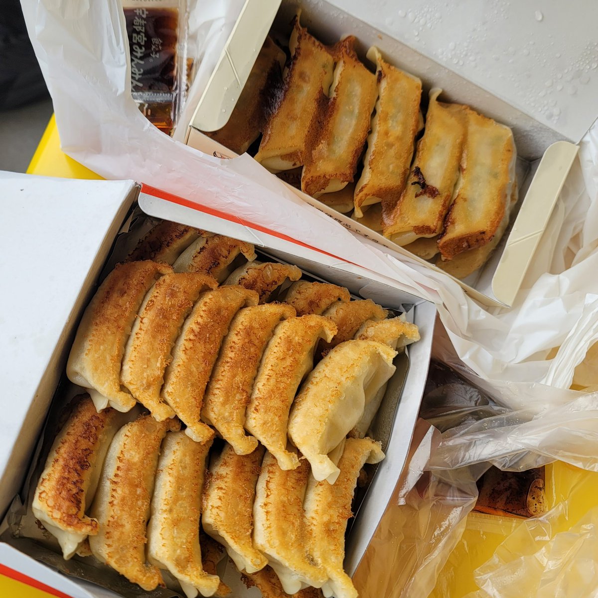 aishanghai11's tweet photo. 宇都宮といえば餃子。正嗣は生姜が効いてめっちゃ美味しい！なんとなく中華一番のカニスープ感(次の味が分からなくなる)があるから、次は食べ歩きのラストにしよ🥟 https://t.co/kFhgJ2QniZ