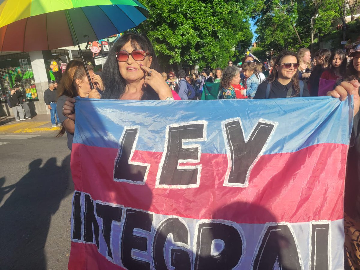 Marcha en el  <a href="/MunicipioTigre/">Municipio de Tigre</a> #bastadecrimenesdeOdios #leyintegraltrans <a href="/FALGBT/">Federación Argentina LGBT+</a>