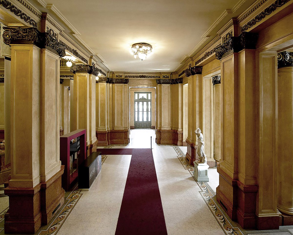 A las 21 hs los espero en <a href="/cnnradioarg/">CNN RADIO ARGENTINA AM950</a>   para disfrutar "Historias del <a href="/TeatroColon/">Teatro Colón</a> . Hoy evocaremos a Frédéric Chopin , compositor y pianista polaco, conocido como el "poeta del piano", disfrutaremos su Música y les contaremos todas las novedades de nuestro Primer Coliseo.