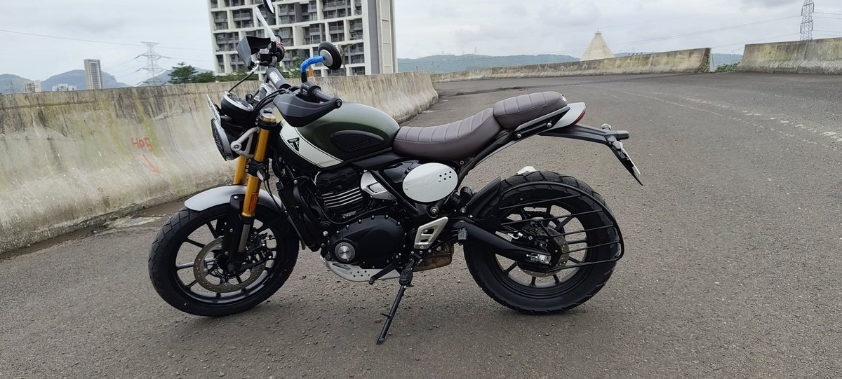 bhargav_022's tweet photo. I've been on a quest to find an apt helmet for Scrambler 400X matt khaki green. 

I'm not able to find any good helmet which matches with the kahki green colour.

I sincerely wanna know , which helmets my fellow scrambler riders are using.

#scrambler
#triumph 
#scrambler400x https://t.co/IZDebVr4uo