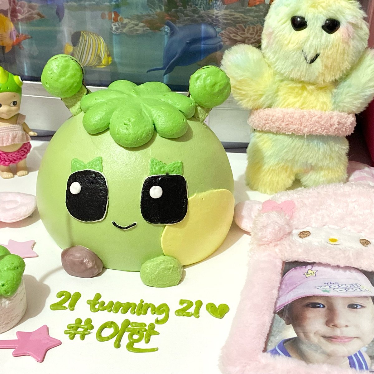 041020 – the day he was born and you’re a year older now. oh kim donghyun. . . thank you for debuting so we can proudly call you “LEEHAN”. to our forever shining light, i hope that you always have all the reasons to smile and all the love that you give us returns to you tenfold.