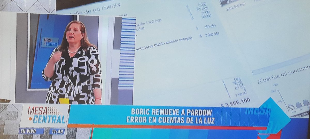 #MesaCentral
🤔 Para que invitan a esta señora??, sigue con el mismo discurso de siempre (pinochet, dictadura,etc) y no es capas de reconocer errores, la culpa fue del estado por la destrucción octubrista 🤦, por subir $30 el metro. No tiene ideas esta gente?? Algo que aportar??