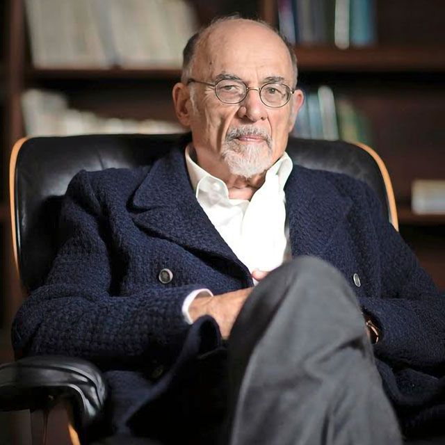 Hiç kimsenin tamamen başkaları için asla bir şey yapmadığını anlayacaksınız. Tüm eylemler kişinin kendisine yöneliktir, tüm hizmetler kendisine hizmettir, tüm sevgiler kendisine olan sevgisidir.

Irvin D. Yalom | Nietzsche Ağladığında