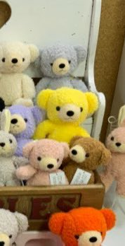 【日本製工場の生産力ダウンに関しまして】
現状、国内には大きく分けて4軒前後の稼働工場がございます🙇‍♀️
栃木、山梨、東京、山形の工場と、その下請け工場🏭一部メーカーの工房で日本のぬいぐるみは作られております🧸

弊社のフカフカシリーズは栃木工場🧸