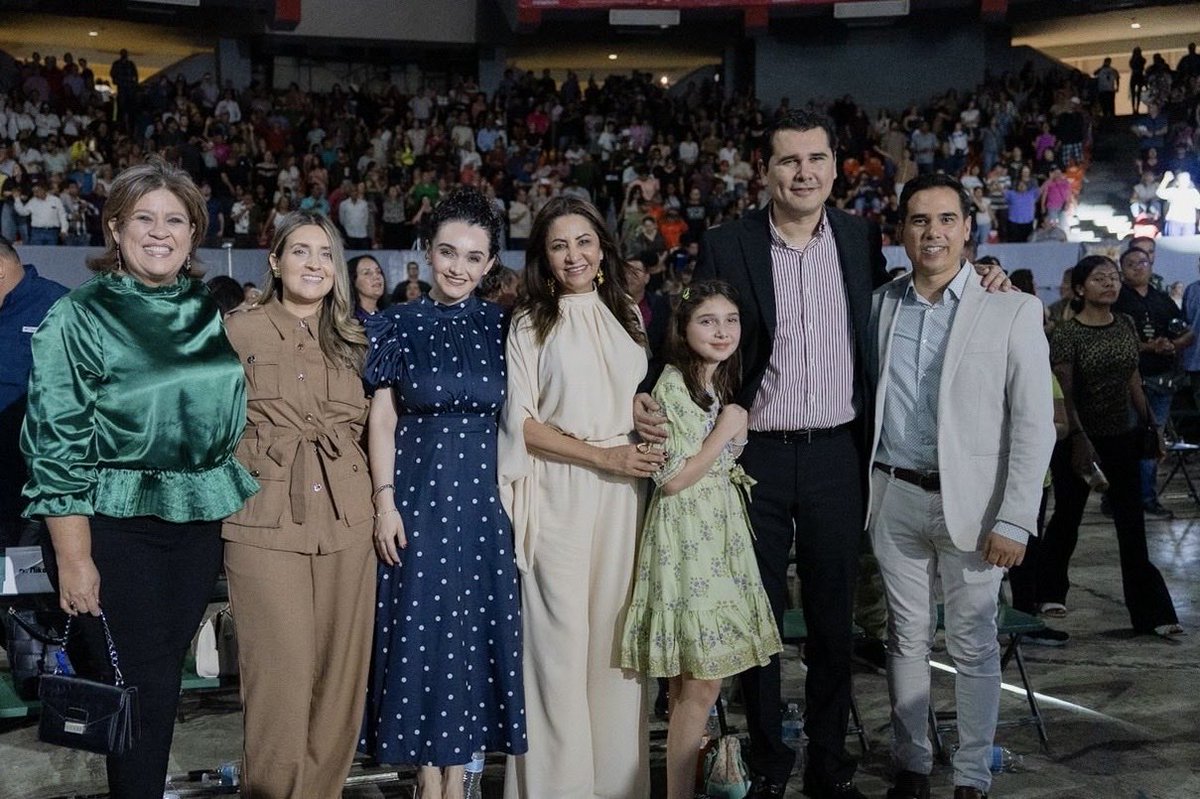 AdolfoSalazar_'s tweet photo. Tuve el honor de asistir a la segunda edición de “Noches de Esperanza”, un evento familiar organizado por la Alianza de Pastores de Hermosillo.

Reconozco y agradezco al Pastor Daniel Moreno y a toda la Alianza de Pastores por su valiosa labor en favor de la unión familiar, la fe y los valores que fortalecen a nuestra sociedad.