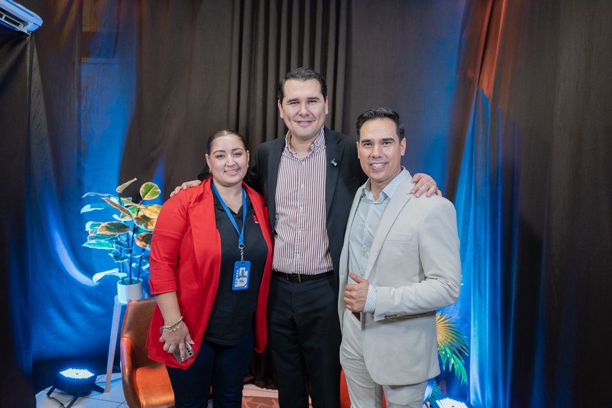 AdolfoSalazar_'s tweet photo. Tuve el honor de asistir a la segunda edición de “Noches de Esperanza”, un evento familiar organizado por la Alianza de Pastores de Hermosillo.

Reconozco y agradezco al Pastor Daniel Moreno y a toda la Alianza de Pastores por su valiosa labor en favor de la unión familiar, la fe y los valores que fortalecen a nuestra sociedad.