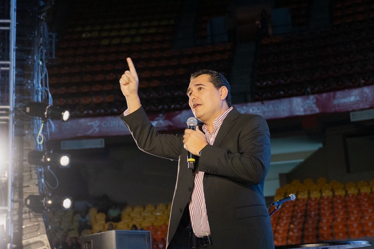 AdolfoSalazar_'s tweet photo. Tuve el honor de asistir a la segunda edición de “Noches de Esperanza”, un evento familiar organizado por la Alianza de Pastores de Hermosillo.

Reconozco y agradezco al Pastor Daniel Moreno y a toda la Alianza de Pastores por su valiosa labor en favor de la unión familiar, la fe y los valores que fortalecen a nuestra sociedad.