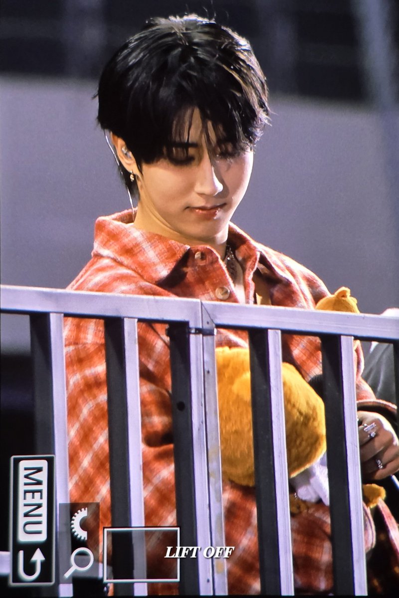 𝐋𝐈𝐅𝐓 𝐎𝐅𝐅 tweet media