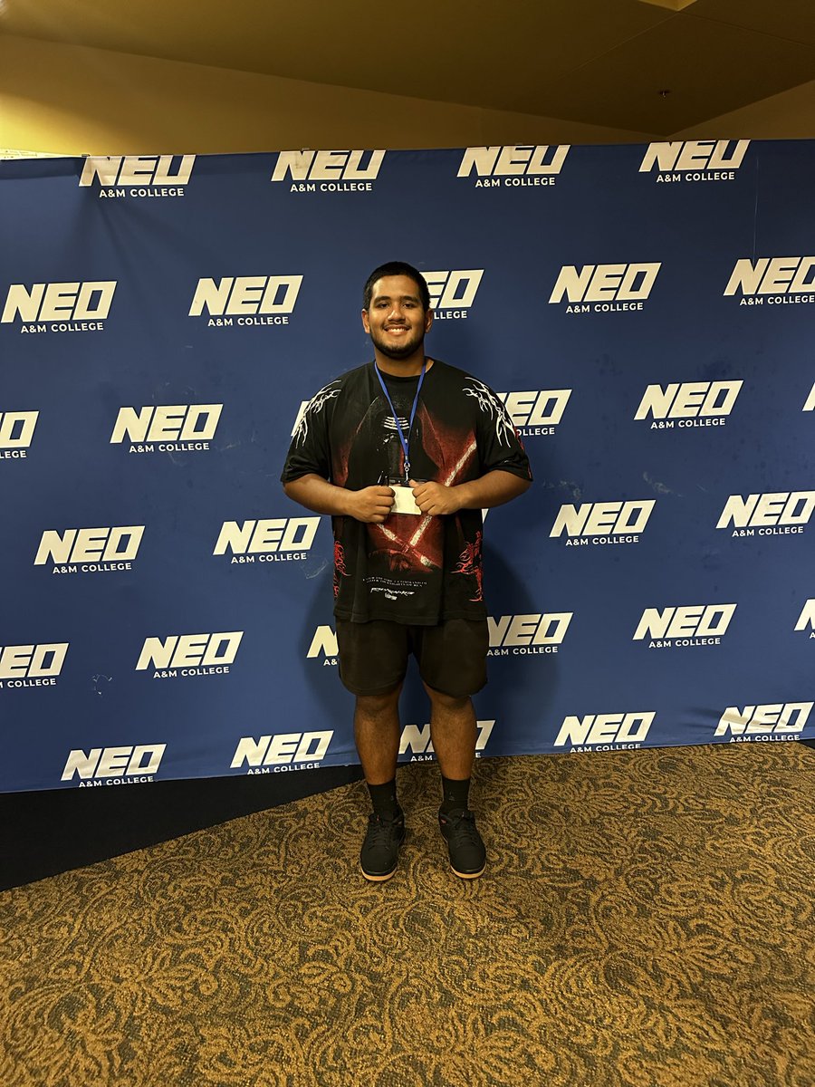 Had a great time yesterday with <a href="/Norsemen_FB/">NEO Football</a> Thank You <a href="/GibsonAnathan/">Anathan Gibson</a> and <a href="/CoachCannonNEO/">Coach Mike Cannon</a> glad I got to learn more about the program and meet some of the players. #MadeOnTheBanks
<a href="/recruitpcnorth/">RecruitPCNorth_FB</a> <a href="/lockarb15/">@CoachBrianLockart</a> <a href="/steveday_7/">Steve Day</a> <a href="/AllstarDwhite/">Coach White</a> <a href="/zeleyzele/">Coach Z</a> <a href="/eric9sadler4/">Eric LaMarr Sadler</a> <a href="/jrockstevenson/">Coach Justin “J Rock” Stevenson</a>