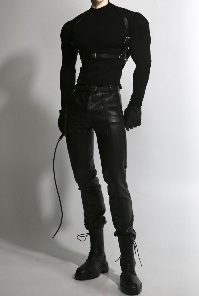 키셀리 슬릭75 왕예쁘다구요~ 전용 의상도 추후 제작 예정이니 많관부! 🙋🏻‍♂️💕

여러분 근데 두 바디 체급 비교 겸 붙여볼까요(나가