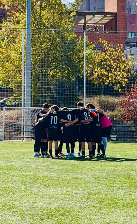 CD Parquesol (@cdparquesol) on Twitter photo 🟠Derbi naranja en El Saso 🟠
Nuestros cadetes del Parquesol se enfrentaban entre sí en la jornada 4, en un partido lleno de intensidad, compañerismo y buen fútbol.
El triunfo fue para el Parquesol B, que se impuso por 0-2 en un encuentro muy disputado. 👏
#VamosParquesol 🟠Derbi naranja en El Saso 🟠
Nuestros cadetes del Parquesol se enfrentaban entre sí en la jornada 4, en un partido lleno de intensidad, compañerismo y buen fútbol.
El triunfo fue para el Parquesol B, que se impuso por 0-2 en un encuentro muy disputado. 👏
#VamosParquesol