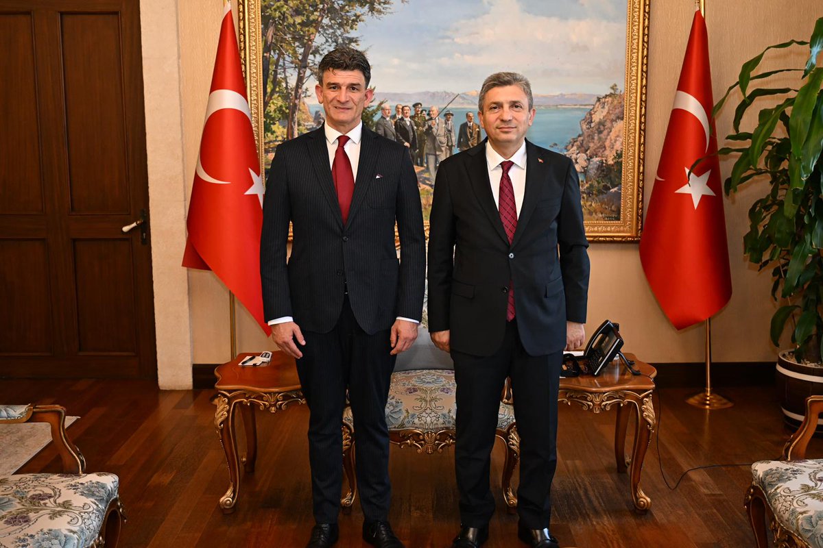 Sayın Valimiz’in nazik kabulleriyle, bu yıl 7’ncisi düzenlenecek <a href="/atfturkiye/">International Antalya Tourism Fair</a> hakkında bilgi arz ettik. Faaliyetlerimiz ve 2025 hazırlıklarımız üzerine gerçekleştirdiğimiz bu değerli görüşmede gösterdikleri ilgi ve destekleri için Sayın Valimiz’e en içten teşekkürlerimizi sunarız.