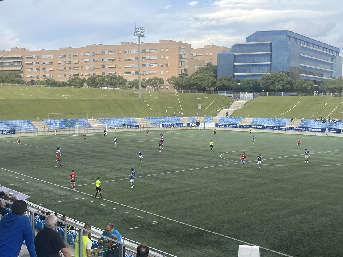 Domingo de tarde de fútbol , partido de 3RFEF entre <a href="/cfbadalonasad/">CF Badalona SAD Oficial</a> vs <a href="/CFJ_Mollerussa/">CFJ Mollerussa</a> acompañado de mi princesa siempre <a href="/marinamartiiin_/">Marina</a> y amigos <a href="/RaulPaje/">Raul Paje</a> <a href="/JavierDeSanNic1/">JaviNico88</a> <a href="/XaviMDiez/">Xavi Martínez</a> ⚽️⚽️🔝🔝👍🏻👍🏻