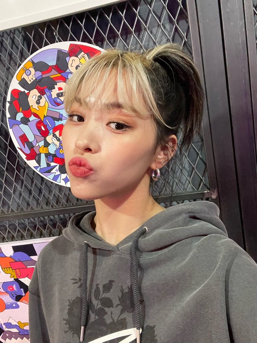 itzybubblle's tweet image. [ 030322 ]  - 🐱