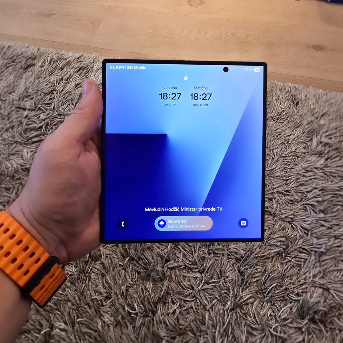 fooctrl's tweet image. I pride myself on spotting tech trends early, but after 7 generations, I still don&apos;t get foldable smartphone hype.

That didn&apos;t stop me from getting the Galaxy Z Fold 7 for my dad&apos;s birthday. Growing up, he bought me phones I thought were revolutionary. Time to return the favor.