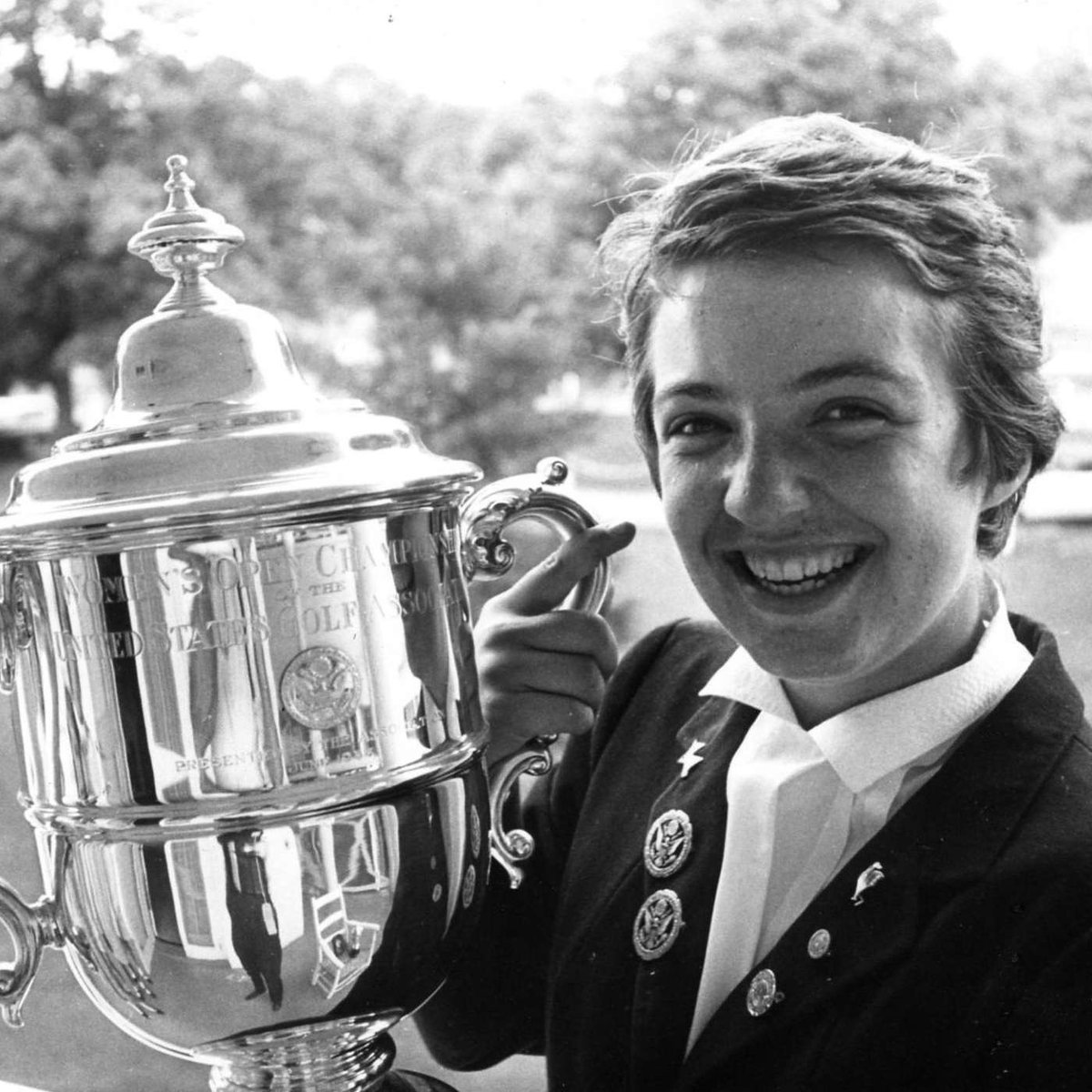 ⛳ Nos vamos a El Puerto de Santa María, donde vive Catherine Lacoste

🏌🏽 La hija de René Lacoste y Simon Thion es la única persona que, siendo amateur, ha ganado un major de golf, el US Open de 1967

🗣️ "Nadie me preguntó si quería ser profesional"

🎙️<a href="/JesusMarquezz/">Jesús Márquez Pigner</a> y <a href="/DJuradoCD/">David Jurado</a>