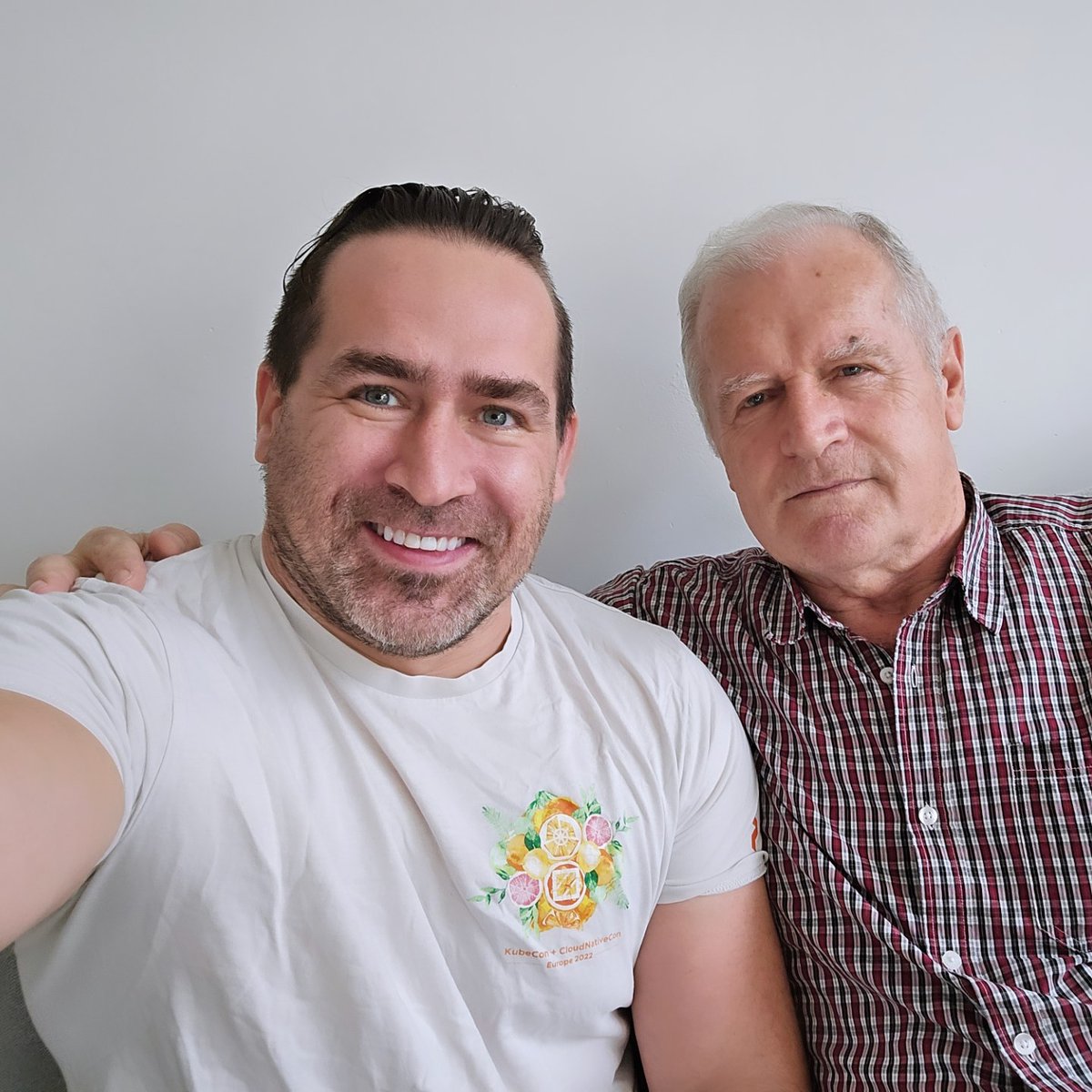 fooctrl's tweet image. I pride myself on spotting tech trends early, but after 7 generations, I still don&apos;t get foldable smartphone hype.

That didn&apos;t stop me from getting the Galaxy Z Fold 7 for my dad&apos;s birthday. Growing up, he bought me phones I thought were revolutionary. Time to return the favor.