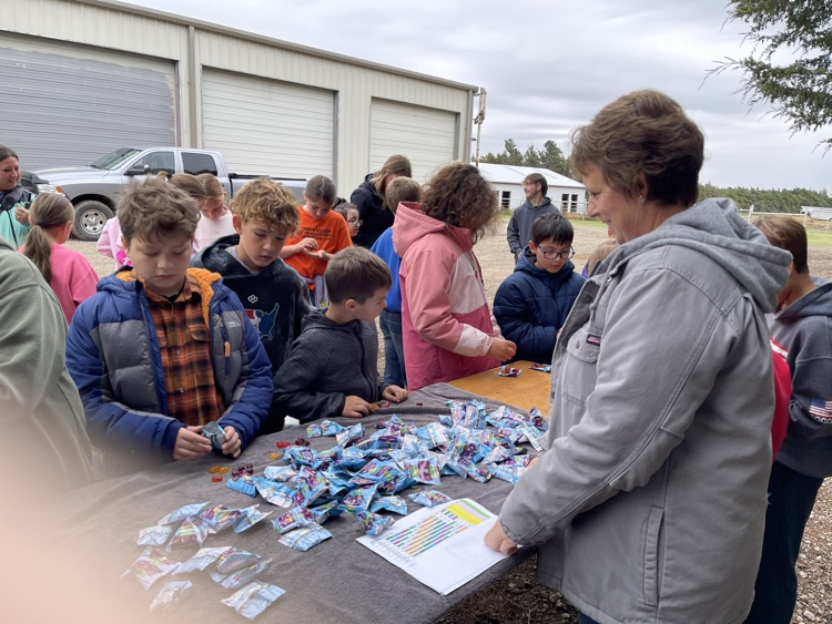 WilsonElem489's tweet photo. Thanks to the KS Farm Bureau and partners for 4th grade Ag Day! https://t.co/gdTqhVoYdq