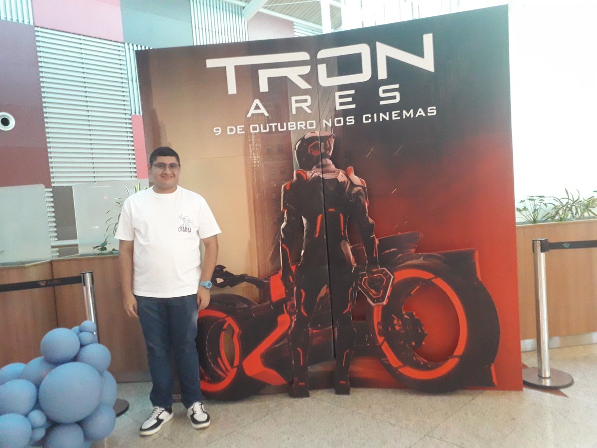 AlissonJonantha's tweet image. Está Estreando Nos Cinemas TRON: Ares #Tron #TronAres @Disney @DisneyStudios @DisneyStudiosBR @JaredLeto @RioMarKennedy @cinepolisbrasil