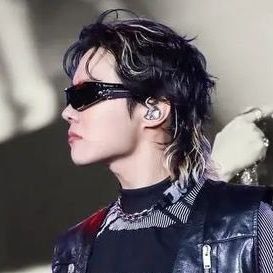 Close enough , Welcome back run bts j-hope !!!
